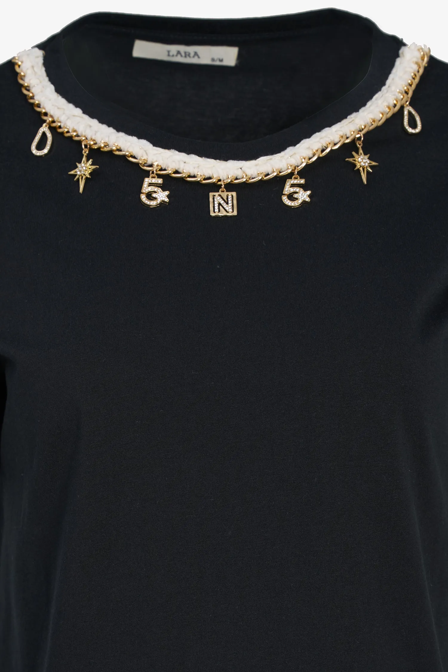 Necklace Detail T-Shirt | Ema&Carla