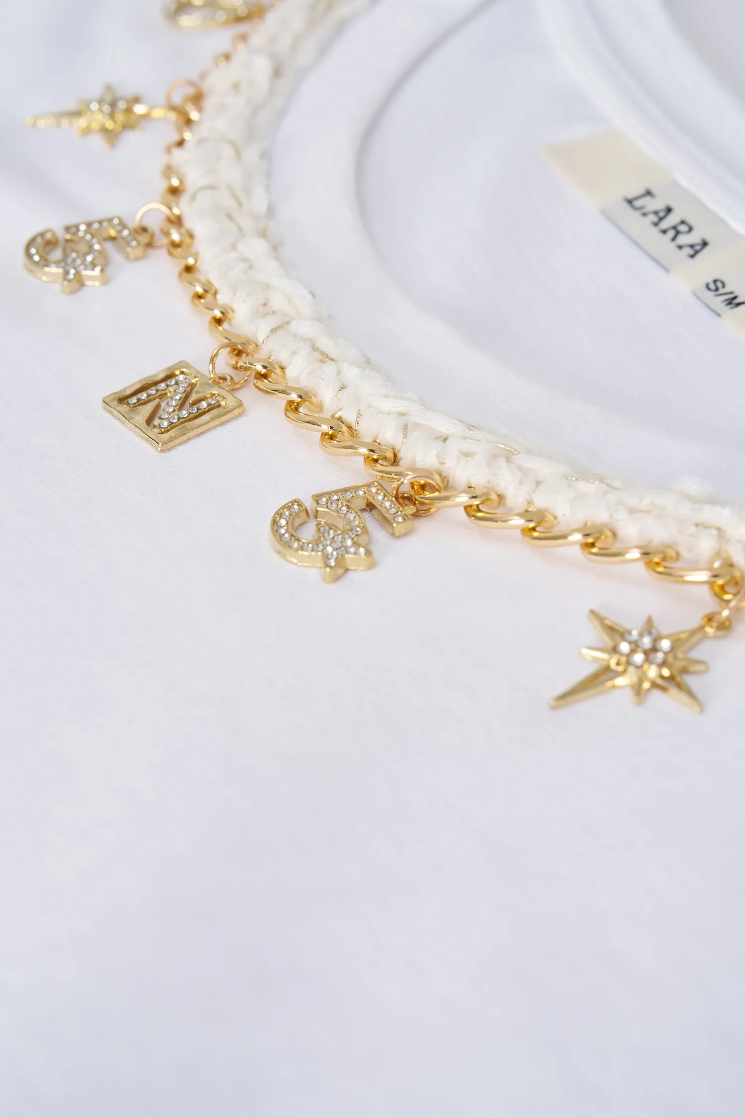 Necklace Detail T-Shirt | Ema&Carla
