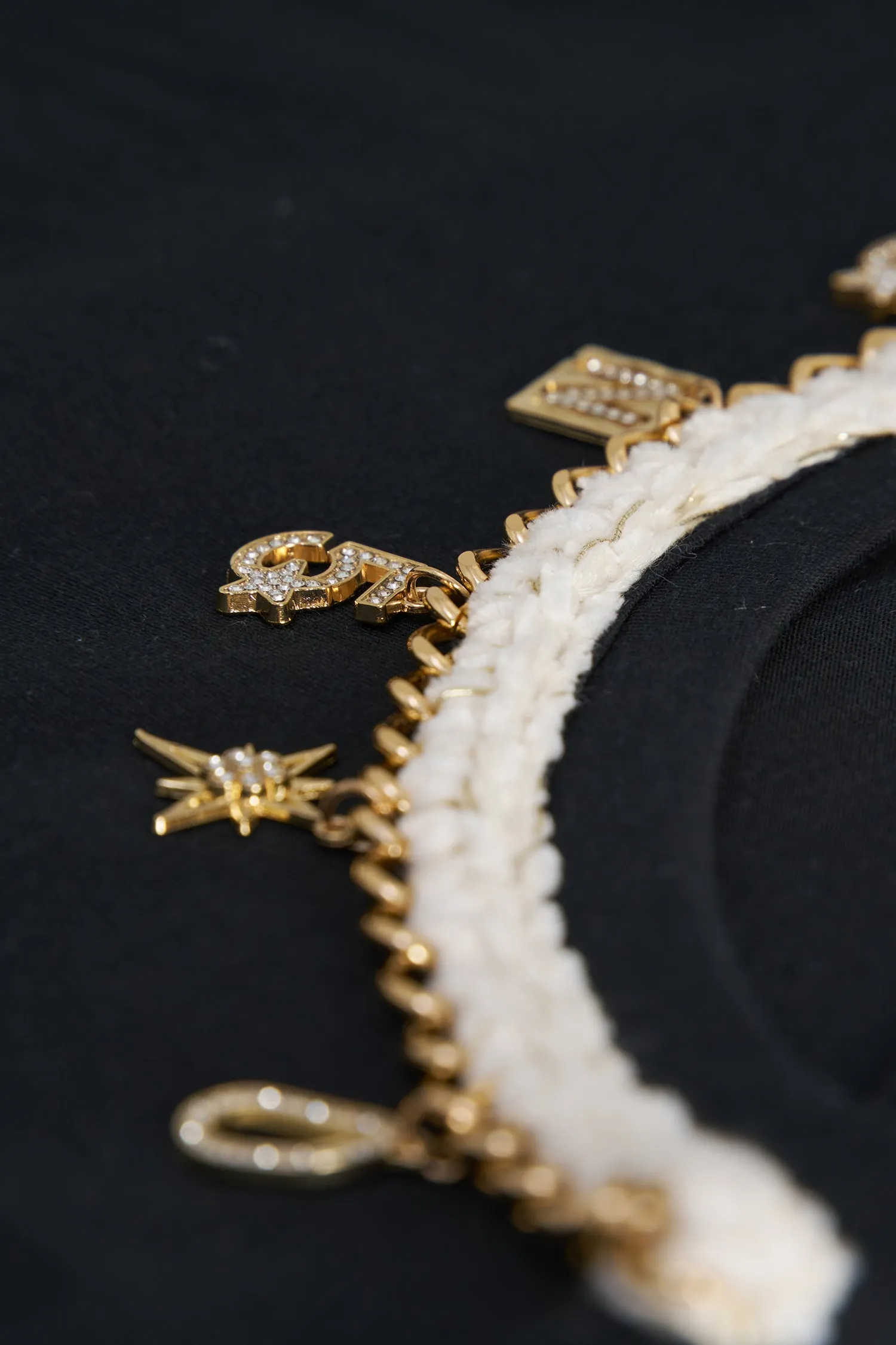 Necklace Detail T-Shirt | Ema&Carla