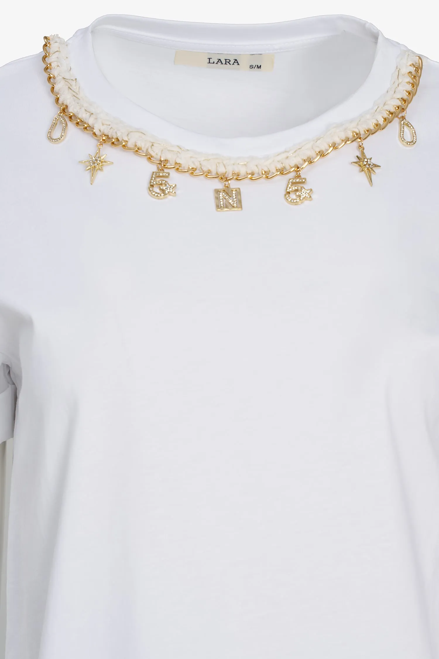 Necklace Detail T-Shirt | Ema&Carla